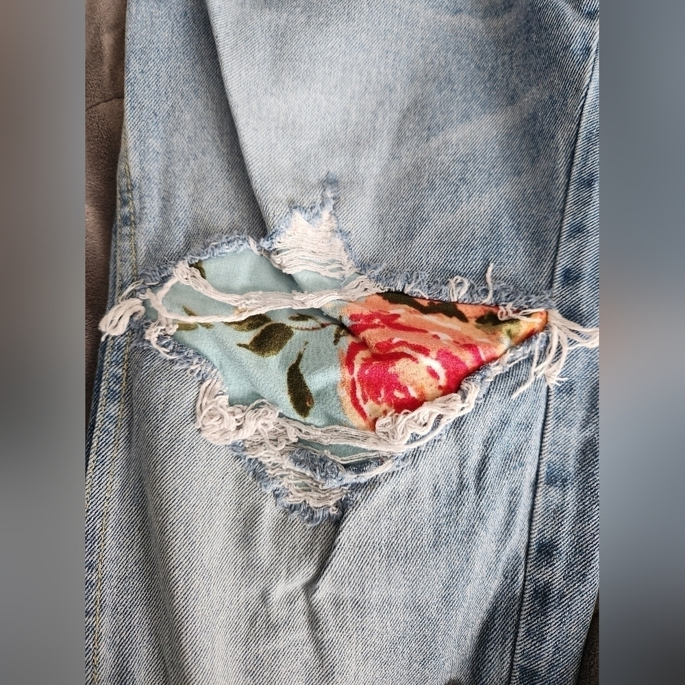 Tapered Ripped Floral Patch Jeans - Picture 5 of 8